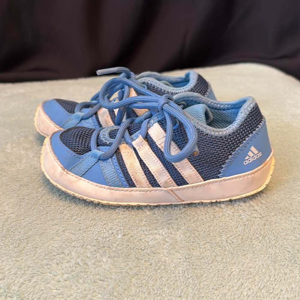 Adidas outdoor soft sneaker size 6.5 - Picture 3 of 5